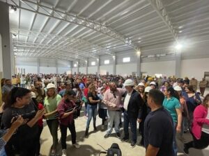 Candelaria-4-42c5-b2d5-7b41b27fa9ae-chica