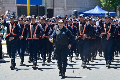 Policia-2-chica-scaled-1