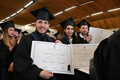 Tapa-egresados-scaled-chica