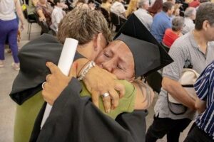 ULP-un-abrazo-muy-emotivo-09-6-2-chica