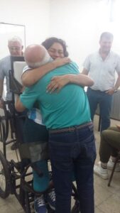 Abrazo-interminable-chica