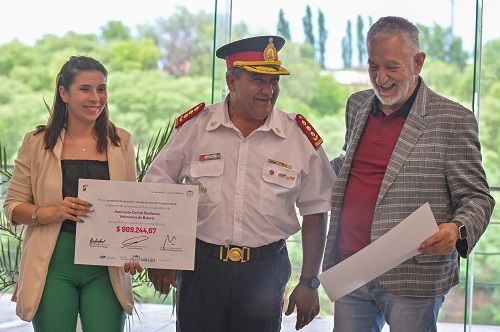 Alberto-y-los-bomberos-chica