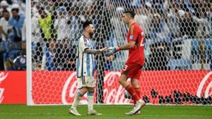 Dibu-con-Messi-_1200-.-los-grandes