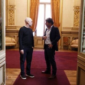 FjOp6w8WIAEPiUV-VaLDES.-chica