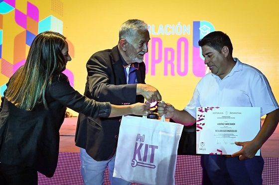 Otro-egresado-UPRO-chica