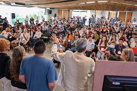 con-los-chicos-led-chica